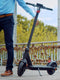 ZWARTE WISPEED SCOOTER