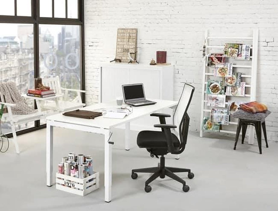 4 poots slinger verstelbaar bureau zit/zit Kubus breed 180CM diep 80CM bladkleur Ahorn framekleur Aluminium (RAL9006)