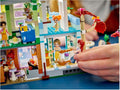 LEGO Friends Heartlake City - Appartementen en winkels - 2040 onderdelen