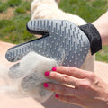 Handschoen om Huisdieren te Kammen en Masseren Relpet InnovaGoods