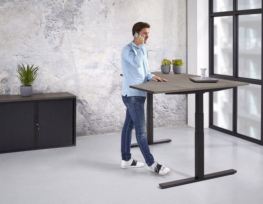 Elektrische zit-sta hoek wingbureau Teez breed 180CM diep 120CM bladkleur Halifax Eiken framekleur Antraciet (Ral 7016) wingzijde Links